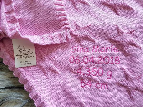 Kuscheldecke Stars mit Namen eingestickt Detail