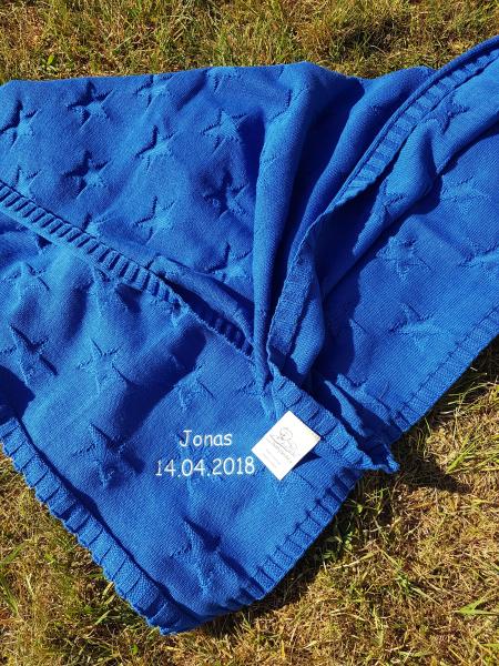 Kuscheldecke Stars mit Namen eingestickt blau