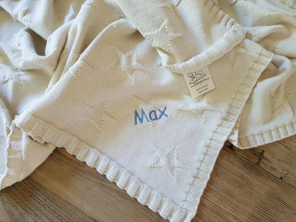 Kuscheldecke Stars mit Namen eingestickt beige
